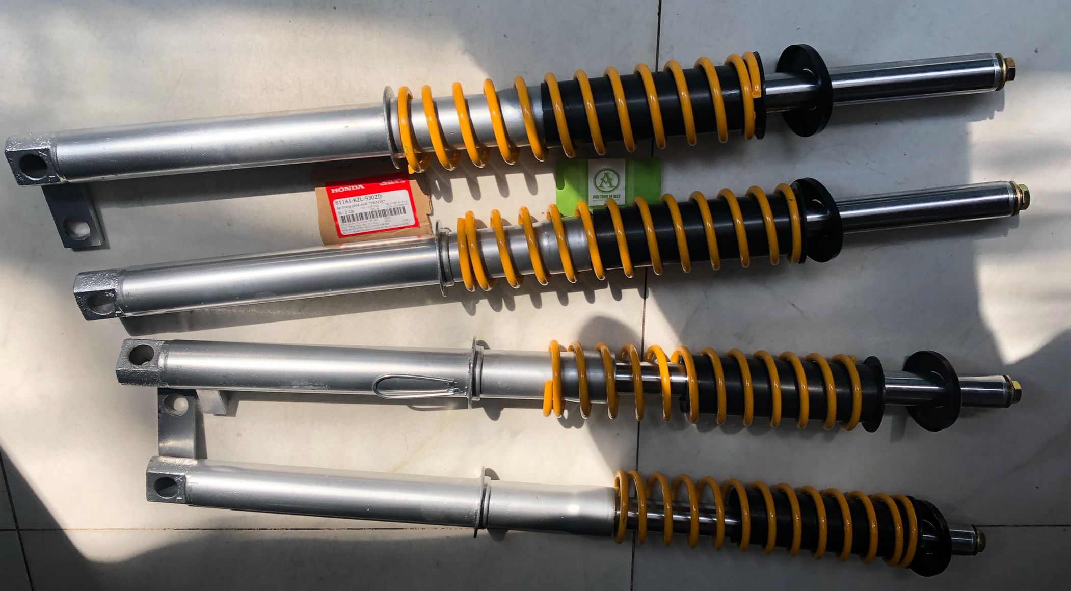 Phuộc trước 4 cây xe ba gác không có chảng 3