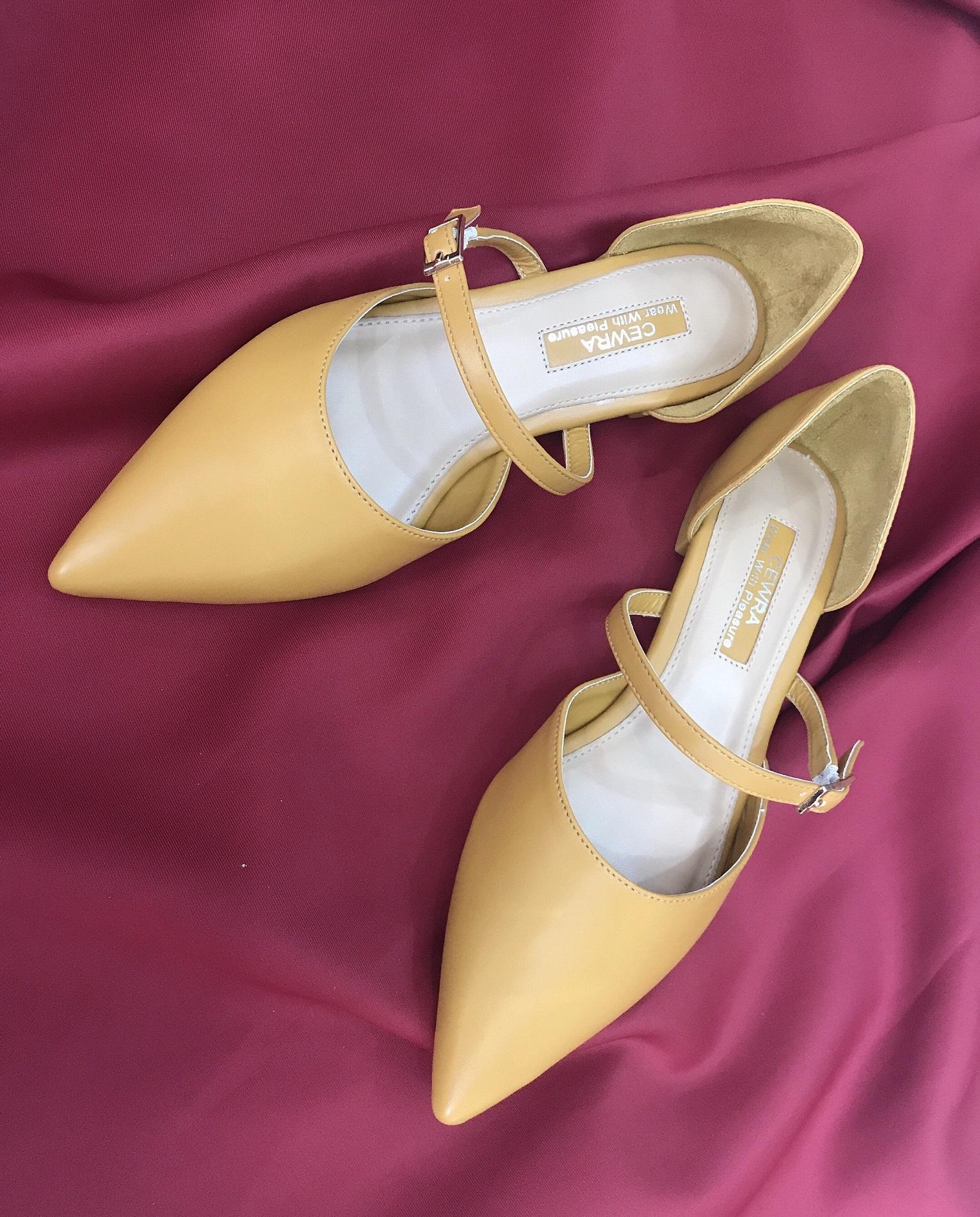 Giày sandal cewra bệt mũi nhọn