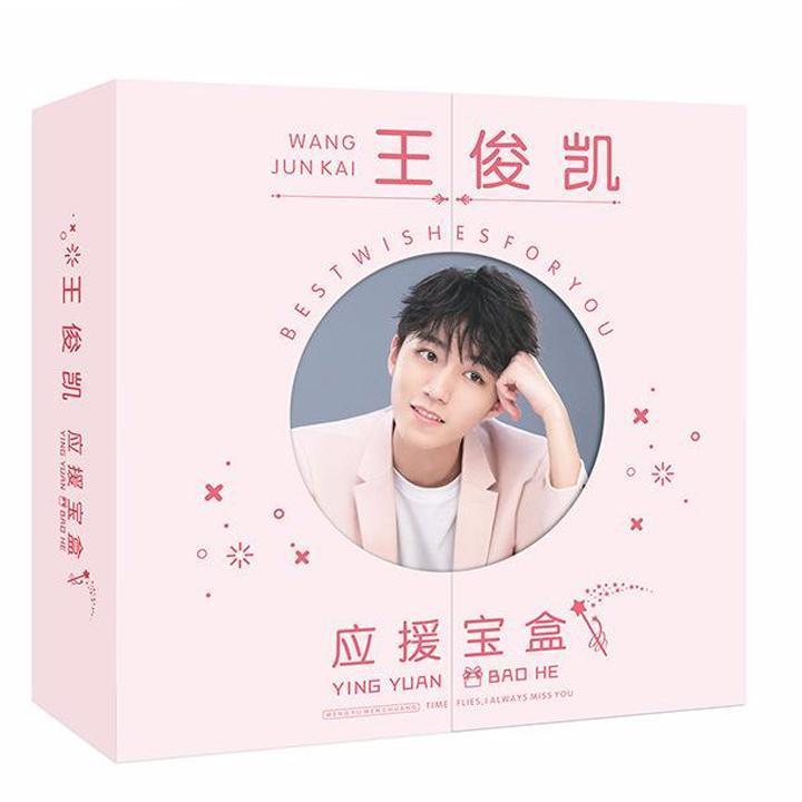 Hộp quà tặng TFBoys Vương Tuấn Khải viền tròn postcard bookmark banner huy hiệu