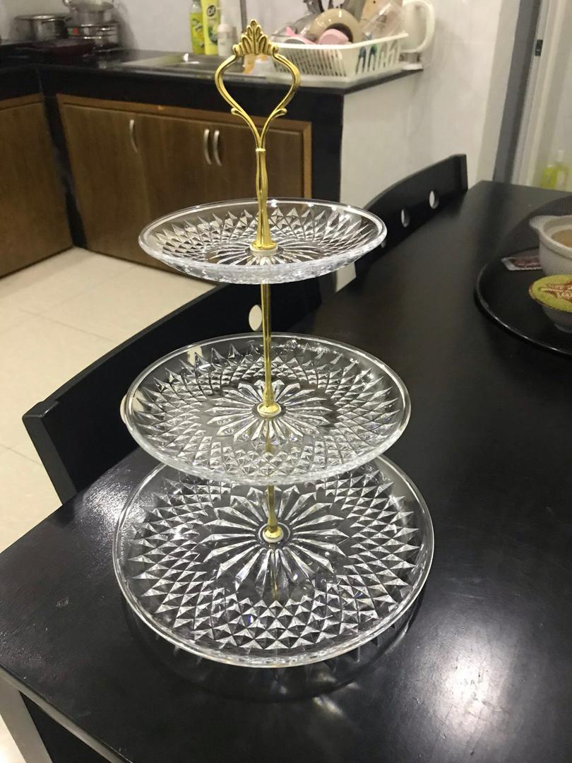 Khay đựng bánh kẹo hoa quả 3 tầng bằng nhựa mika