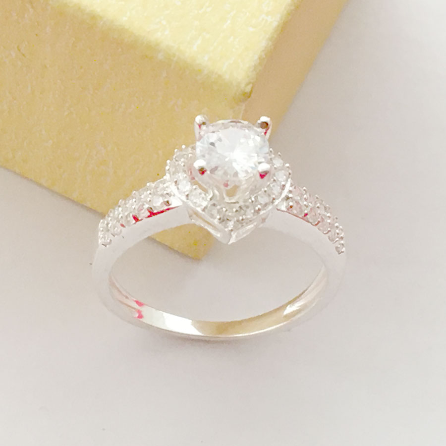 Nhẫn nữ ổ cao gắn kim cương nhân tạo chất liệu bac không xi mạ phong cách sang trọng rất thích hợp khi đeo tại các buổi dạ tiệc,làm quà tặng - BS1QTNU18