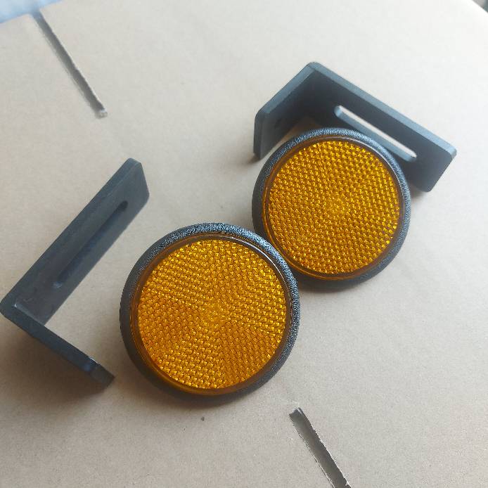 mắt mèo gắn biển số xe bát sắt chữ L