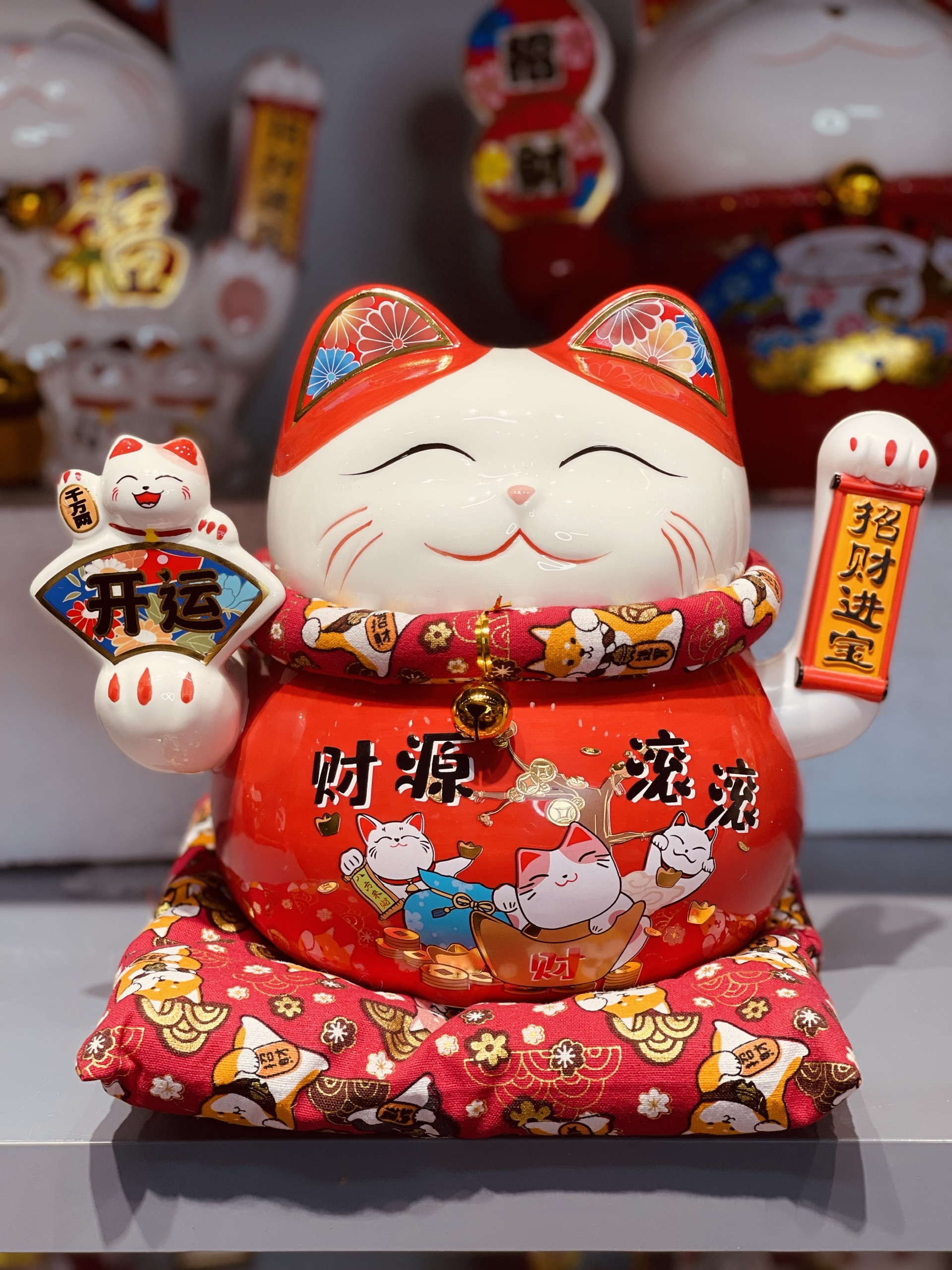 Mèo thần tài may mắn mèo chiêu tài lộc vẫy tay 17 cm màu đỏ