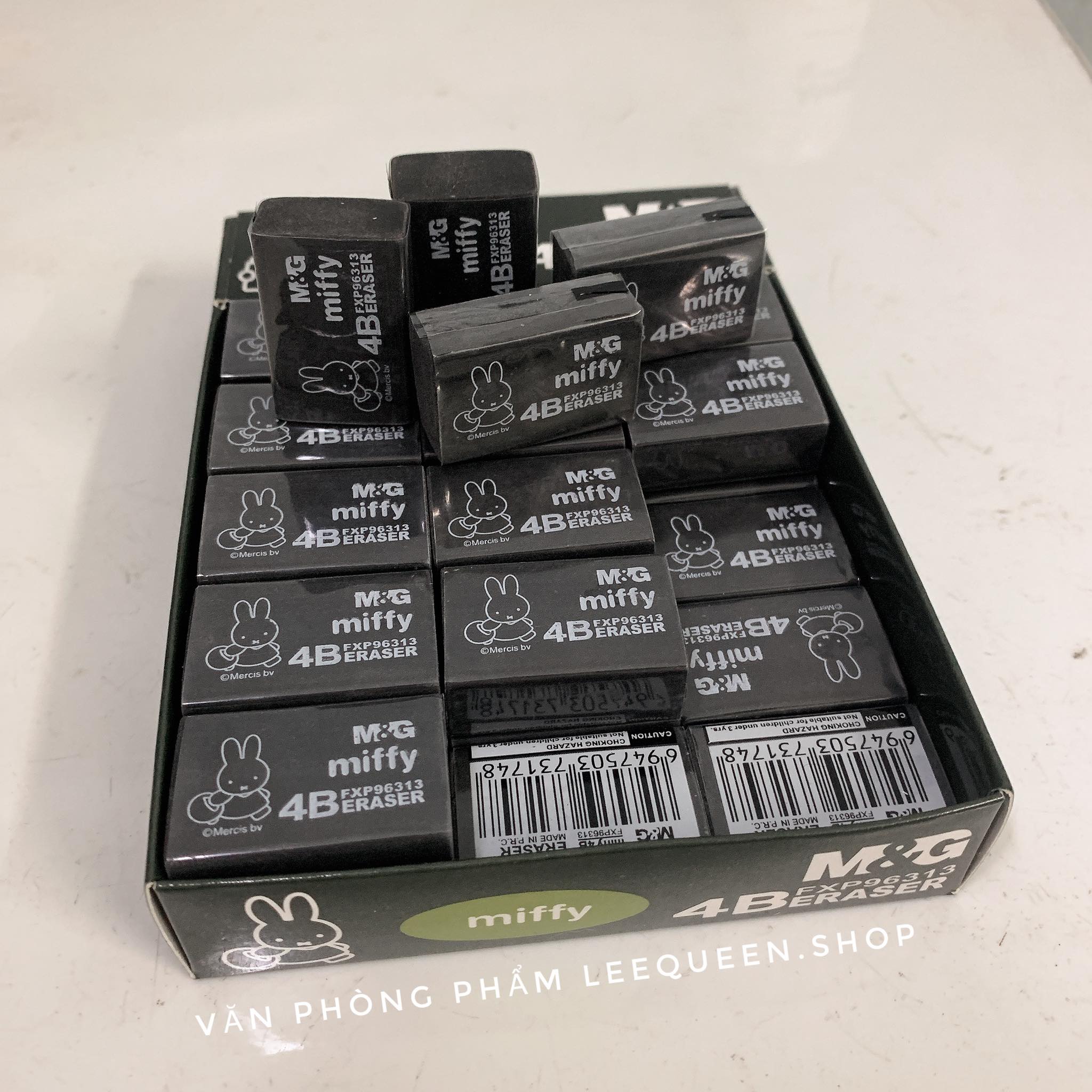 Hộp gồm 30 cục gôm thỏ mg tẩy sạch và mềm
