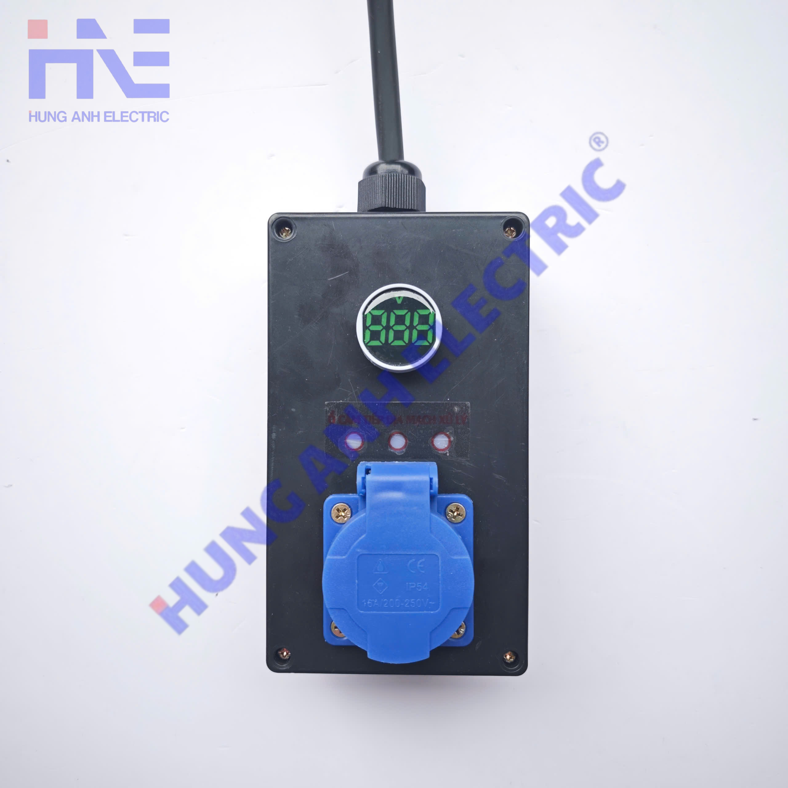 Ổ Cắm Có Mạch Xử Lí Tiếp Địa - Sạc xe Điện Vinfast, BYD, WULING MINI, JAECOO - công suất 4kW sạc được bộ sạc 2.2kW 3.5kW - Có Đèn Báo Vôn - Bản ECO