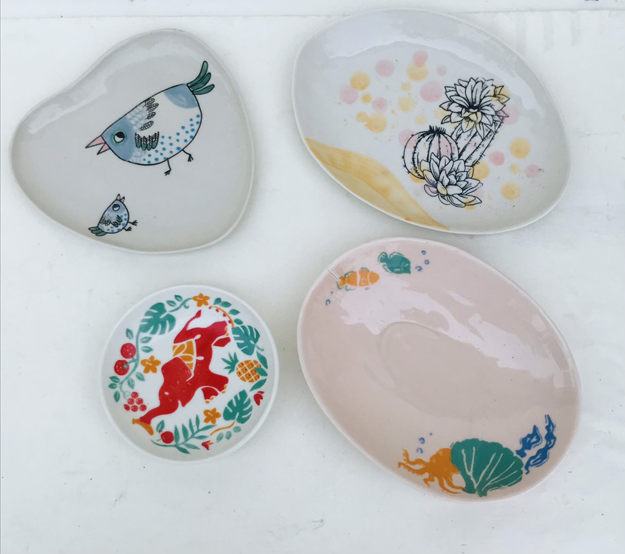 { GỐM VIỆT NAM XUẤT KHẨU} 01Đĩa Sứ Tráng Men Họa Tiết Vẽ Tay Nhiều Hình Dạng Và Kích Thước Khác Nhau