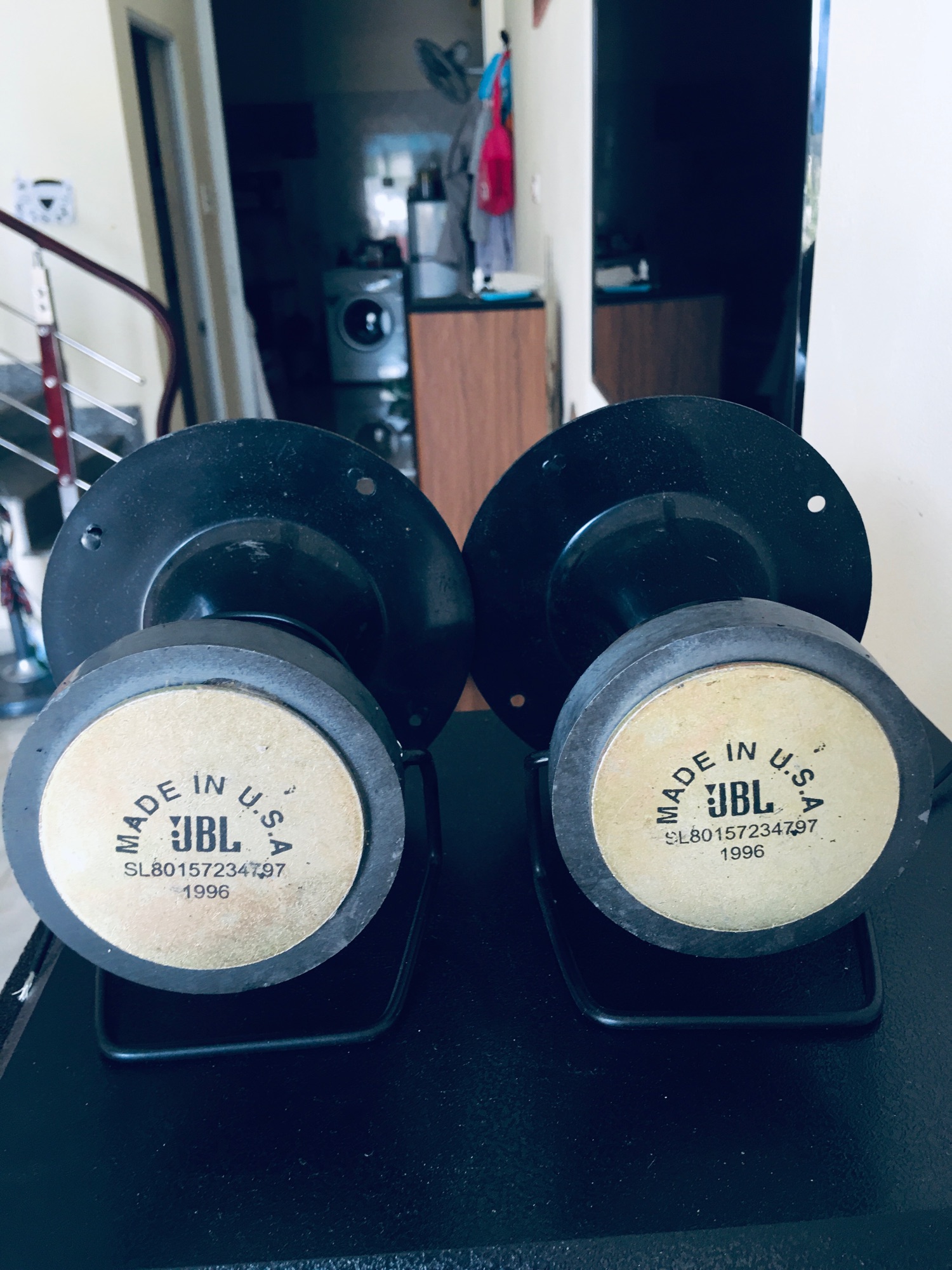 1 đôi loa siêu treb kèn bãi Của JBL leng keng tí tách