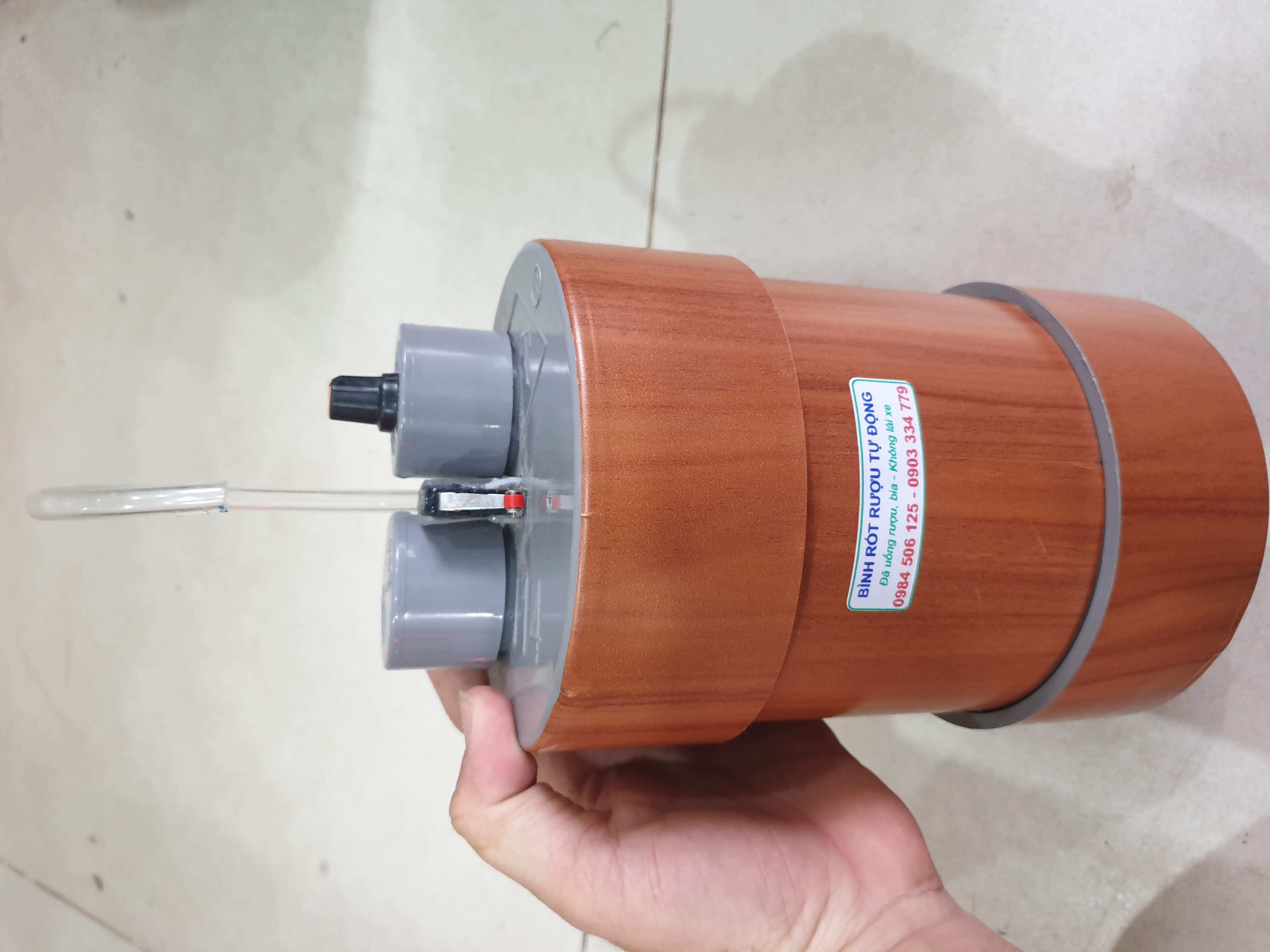 bình rót ruou tự động thông minh