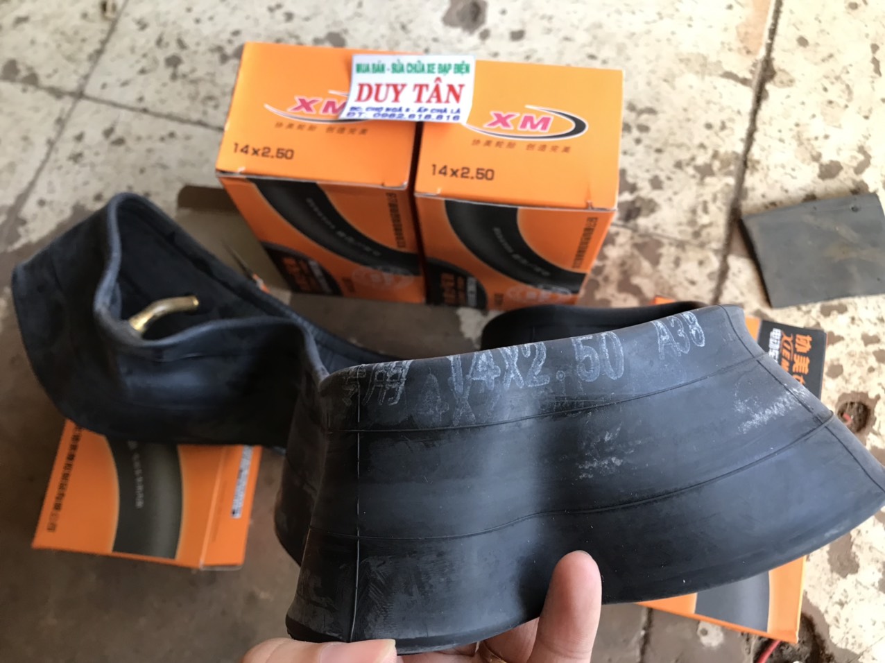 Ruột xe đạp điện 14 x 2.50 van cong