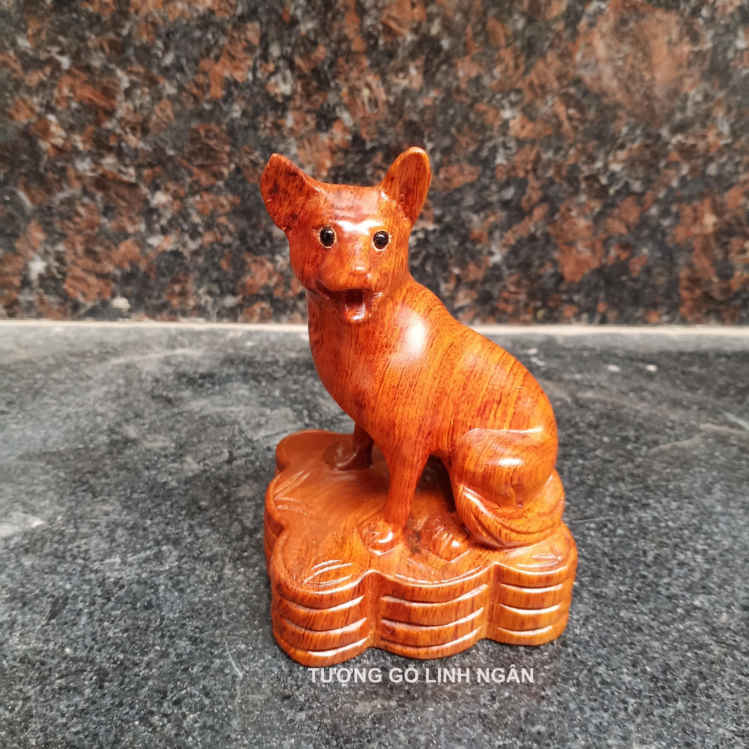 Tượng linh vật chó gỗ hương cao 12 cm
