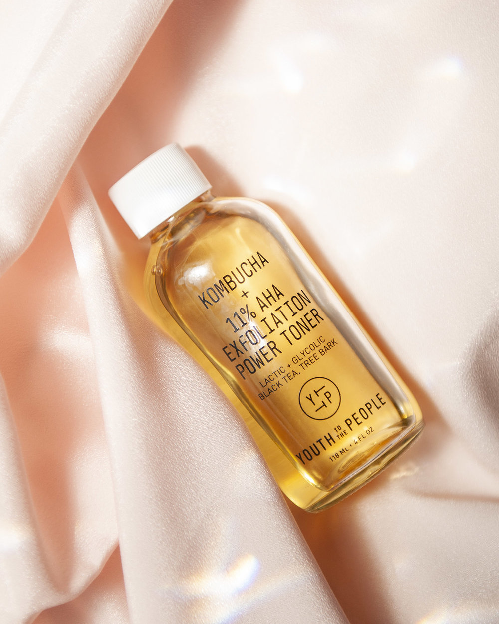 Nước dưỡng trà đen lên men YOUTH TO THE PEOPLE Kombucha + 11% AHA Exfoliation Power Toner.