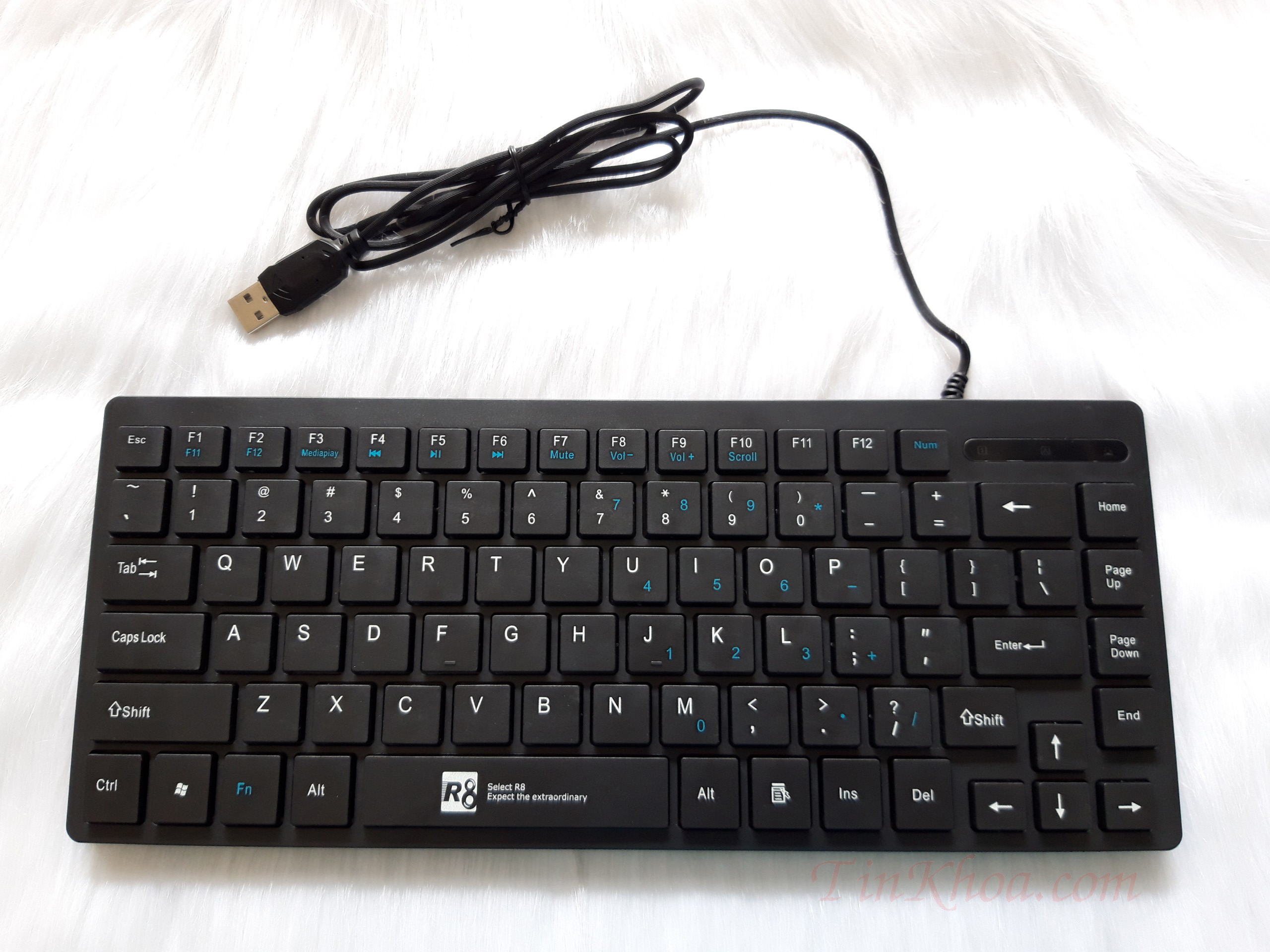 Bàn phím mini r8-1812 nhỏ gọn sử dụng cho các loại máy tính