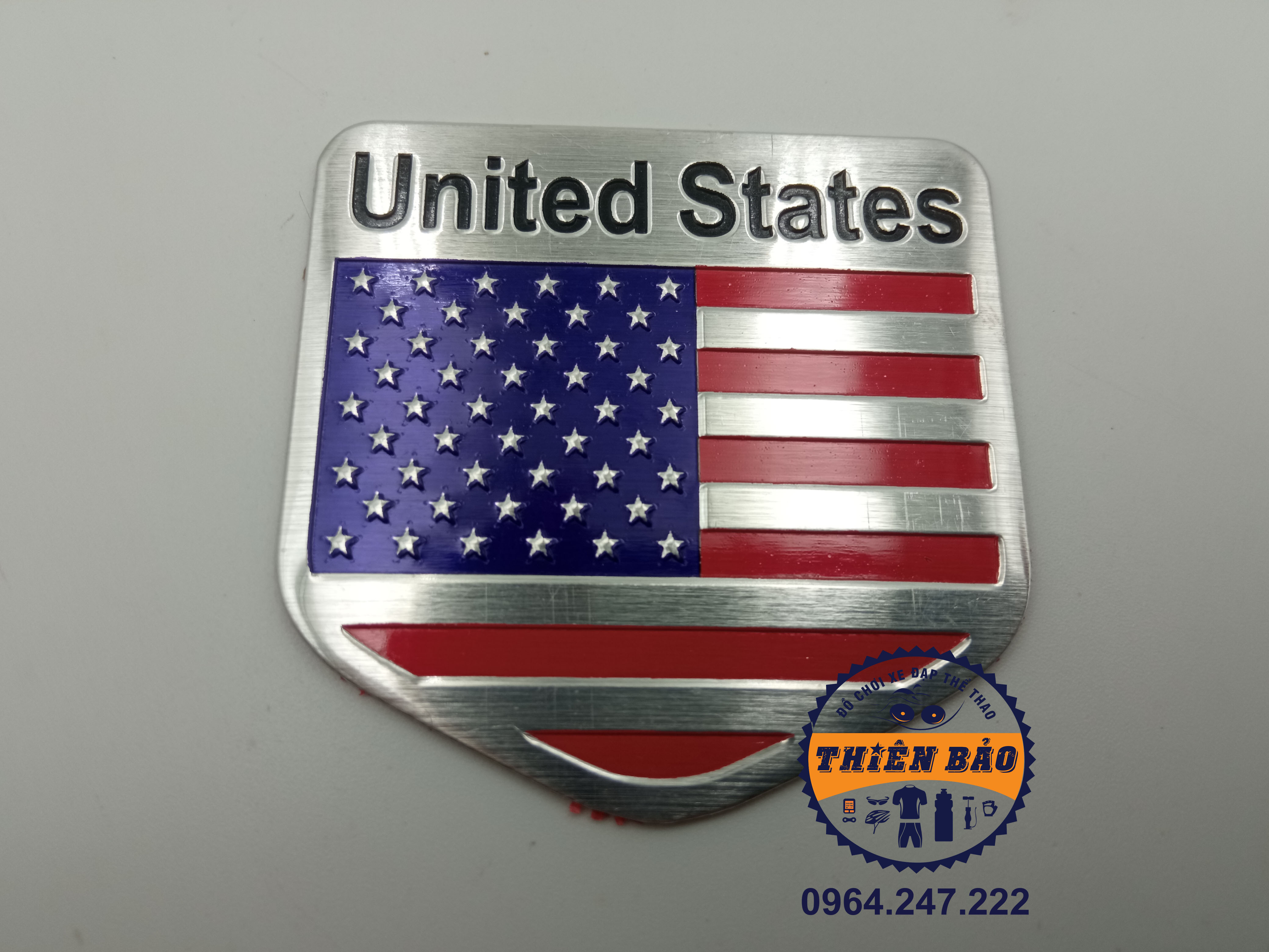 Decal cờ Mỹ, Tem nhôm dán xe hình cờ, Logo nhôm dán xe cờ USA hình khiên 5x5cm #216