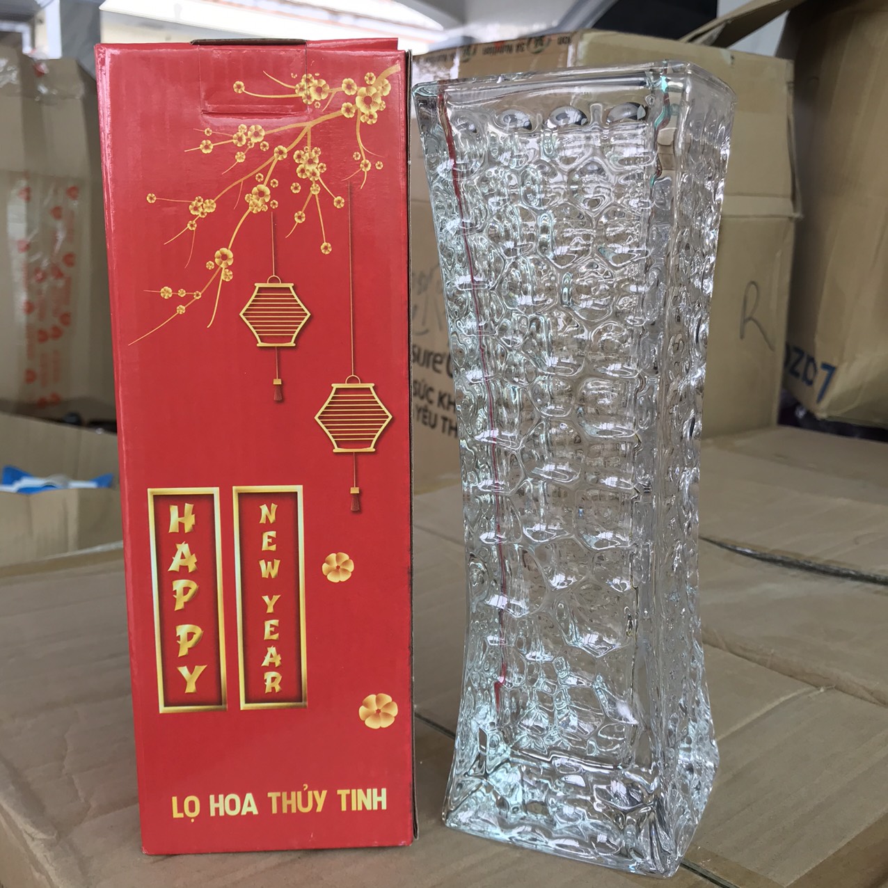 Bình hoa thủy tinh hoa văn 15 cm vuông