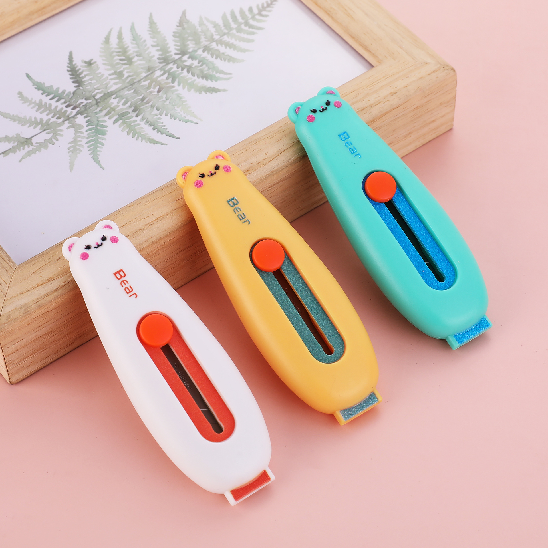 Dao rọc giấy mini cute deli hưu cao cổ/ khủng long, quả dứa dễ thương dùng trong văn phòng