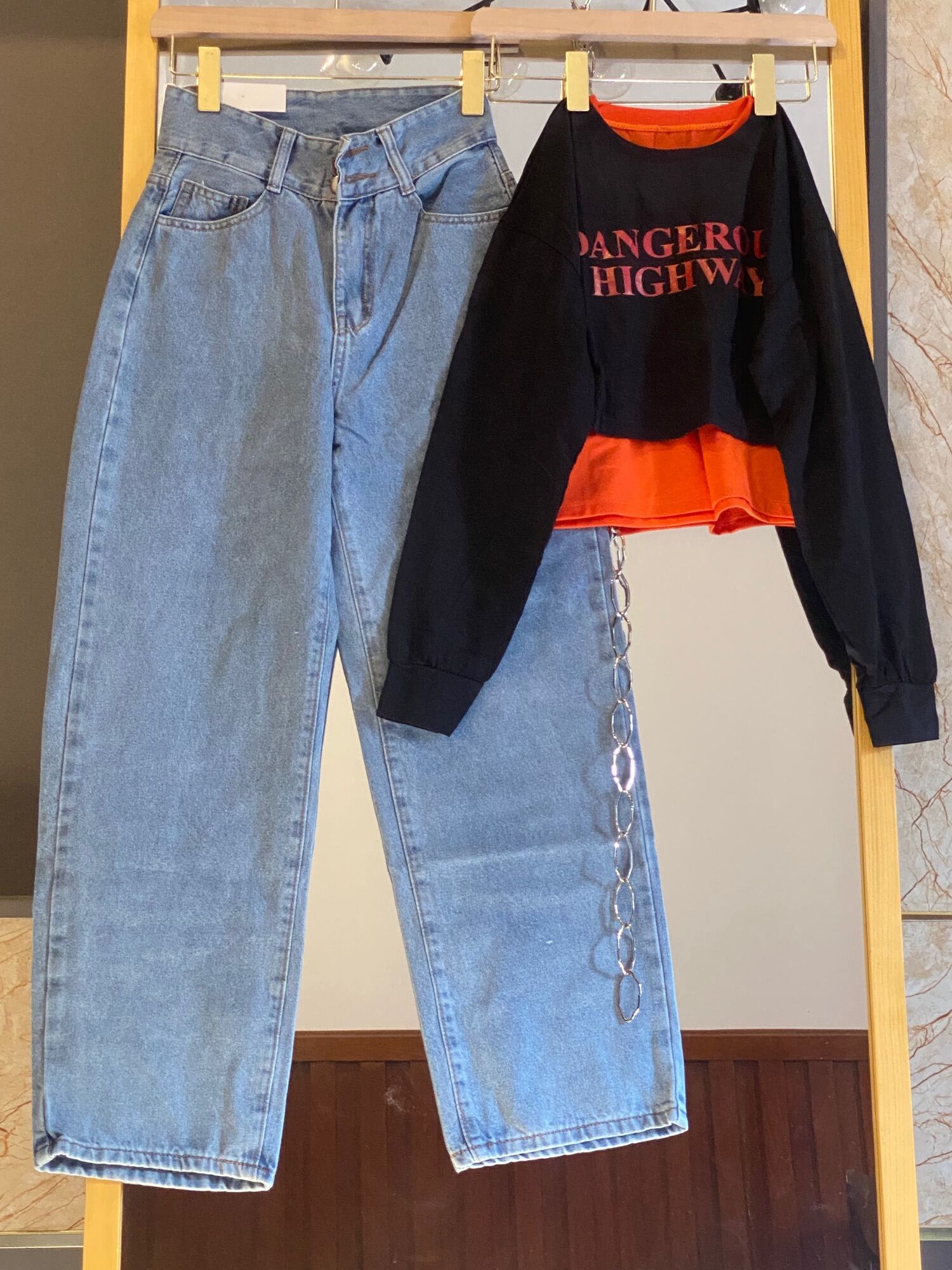 Set baggy jeans ống suông 2 nút + set 2 món dangerous