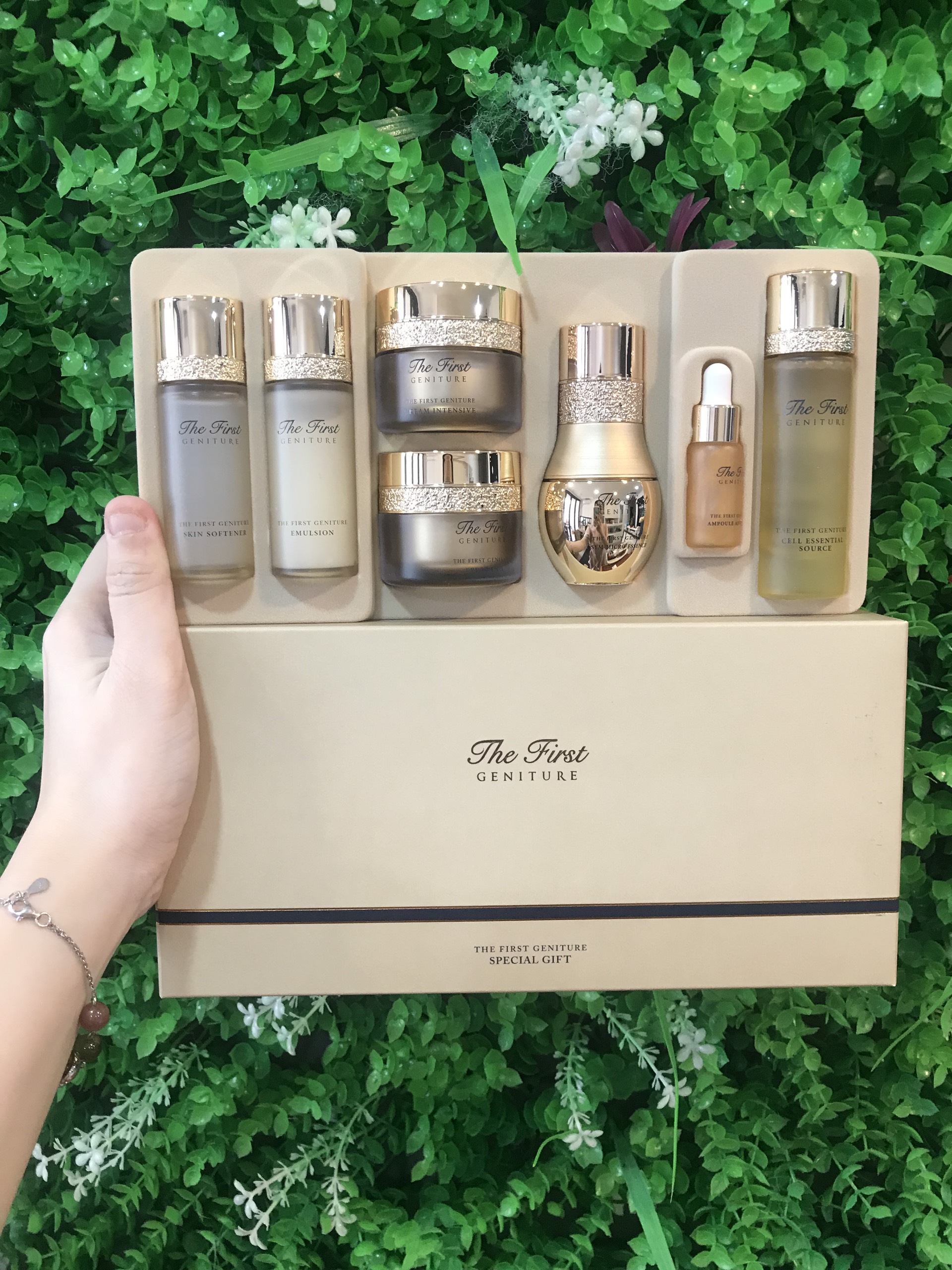 Bộ Dưỡng Tái Tạo Da Tinh Chất Vàng Ohui The First Geniture Special Gift 7pcs