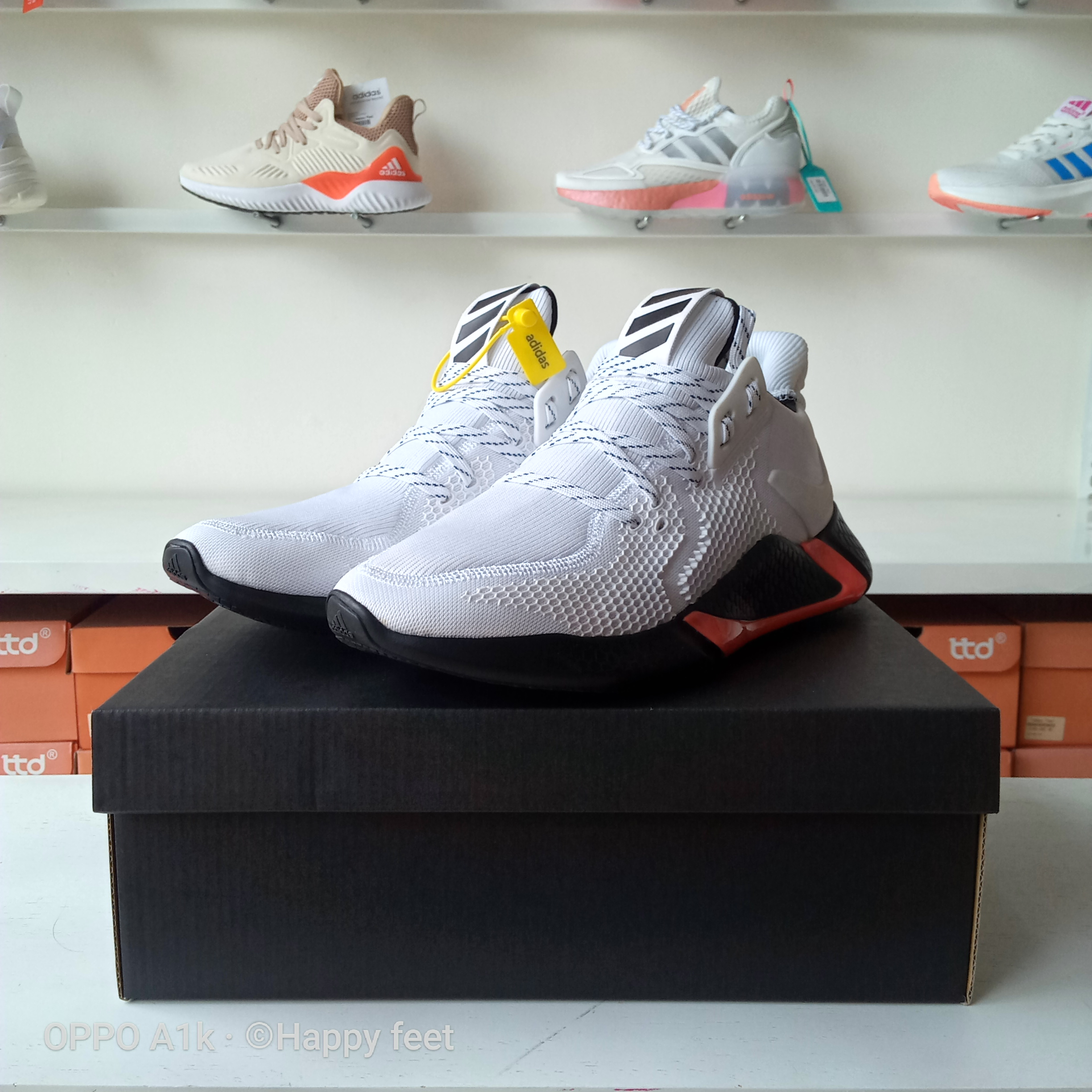 Giày Adidas Alphabounce trắng kem