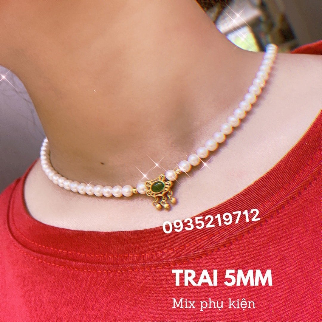 vòng cổ ngọc trai nuôi nước ngọt phối phụ kiện ngọc bích đẹp , sang trong , đón tim chị e phụ nữ