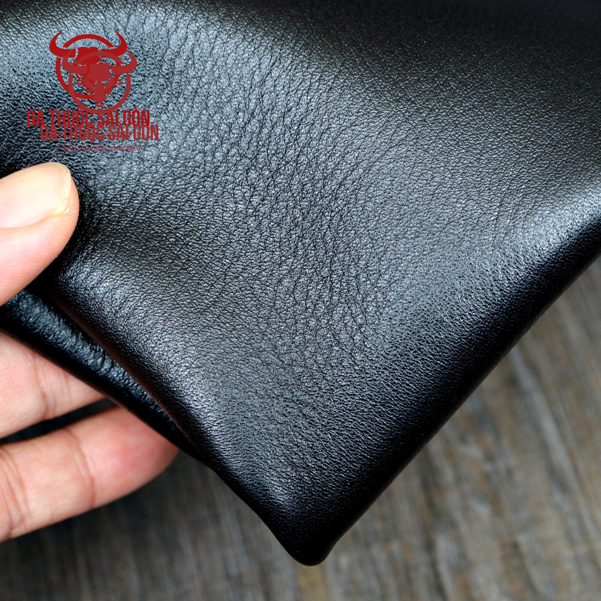 10 Pia (0.9m2) da bò mill tự nhiên cao cấp màu đen thương hiệu Da Thuộc Sài Gòn chất da đanh dẻo độ dày 1.6 mm - 1.8 mm phù hợp may túi xách ví da giày dép