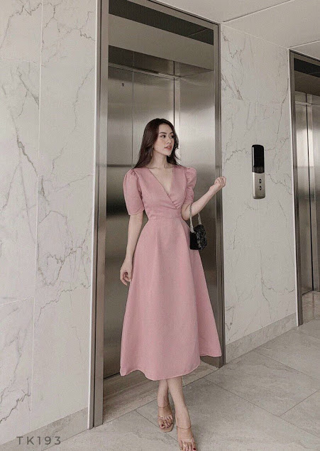 Đầm xoè cổ v tay phồng cách điệu màu hồng
