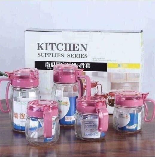 ĐỒ DÙNG NHÀ BẾP - Bộ 5 lọ gia vị thủy tinh cao cấp nắp nhựa, đủ kích cỡ để đựng các loại gia vị nhà bếp như: bột canh, mì chính, bột nêm, nước mắm,... cho không gian nhà bếp ngăn nắp, chất liệu thủy tinh dễ vệ sinh, an toàn cho sức khỏe