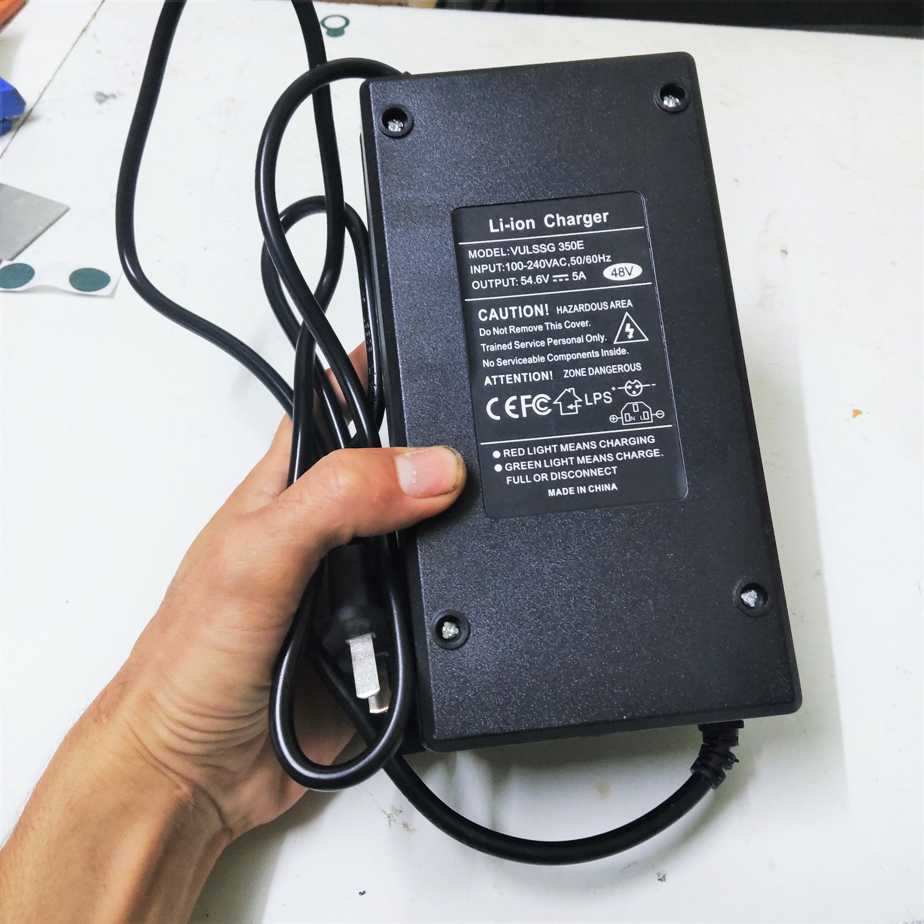 Sạc bình xe điện 48v - 54,6v 5a có quạt, đầy tự ngắt . dùng sạc khối pin li-on lipo 13s 48v