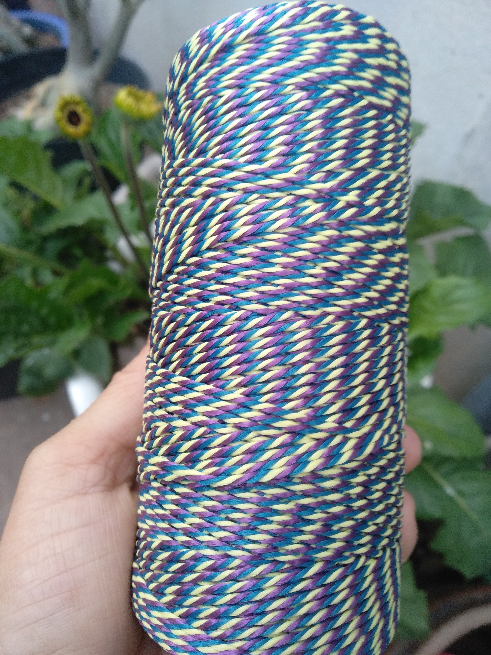 Sợi thô đan móc túi xách, nón, giày dép màu loang ngũ sắc