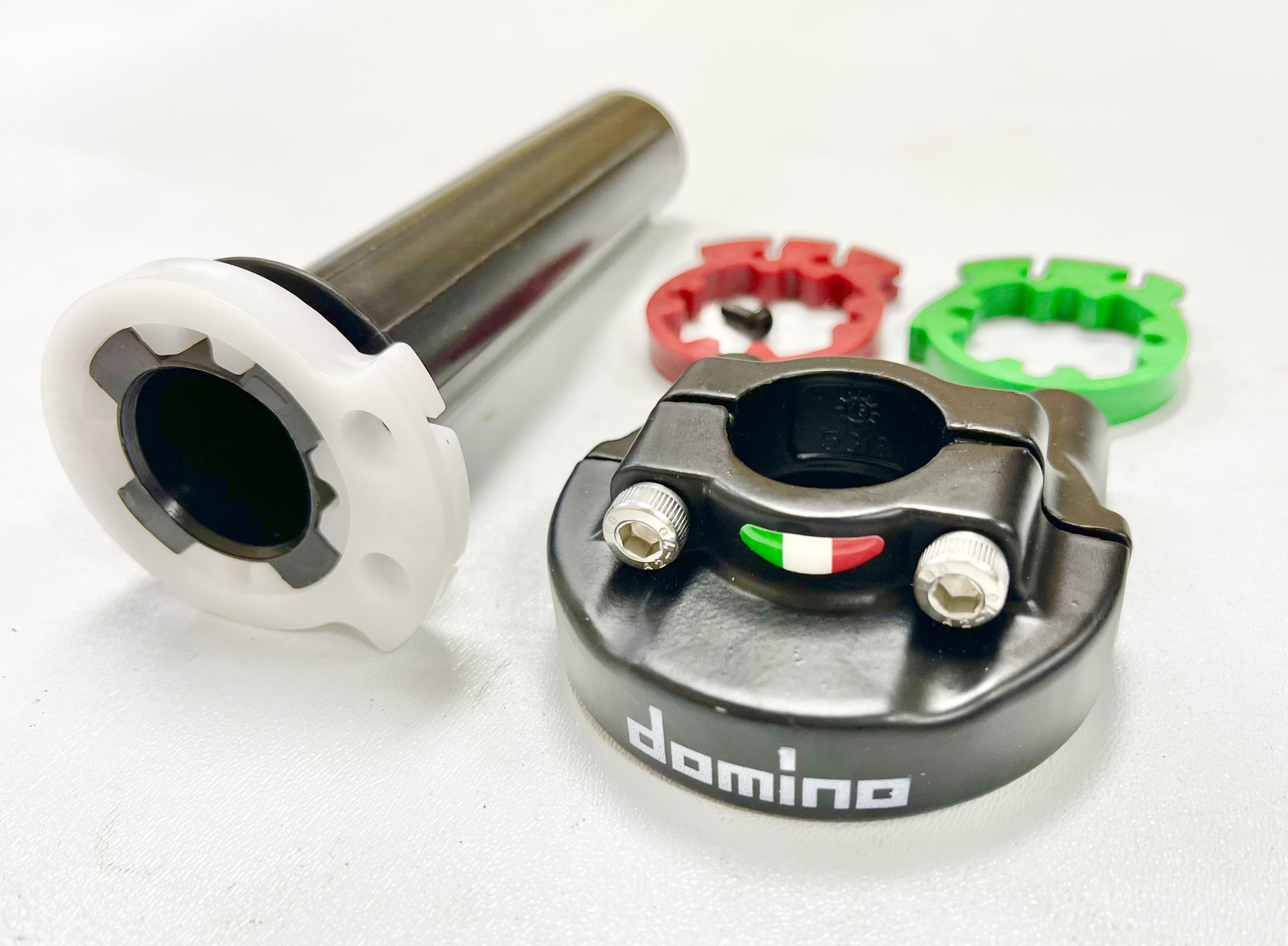 Cùm tăng tốc Domino 2 dây ga dưới hai màu đen