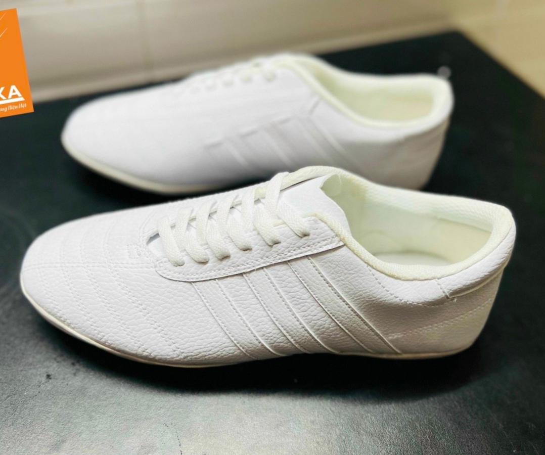 Giày bóng đá chất liệu da - 100% chính hãng- GIÀY FORM chuẩn, khâu full đế rất nhẹ và êm