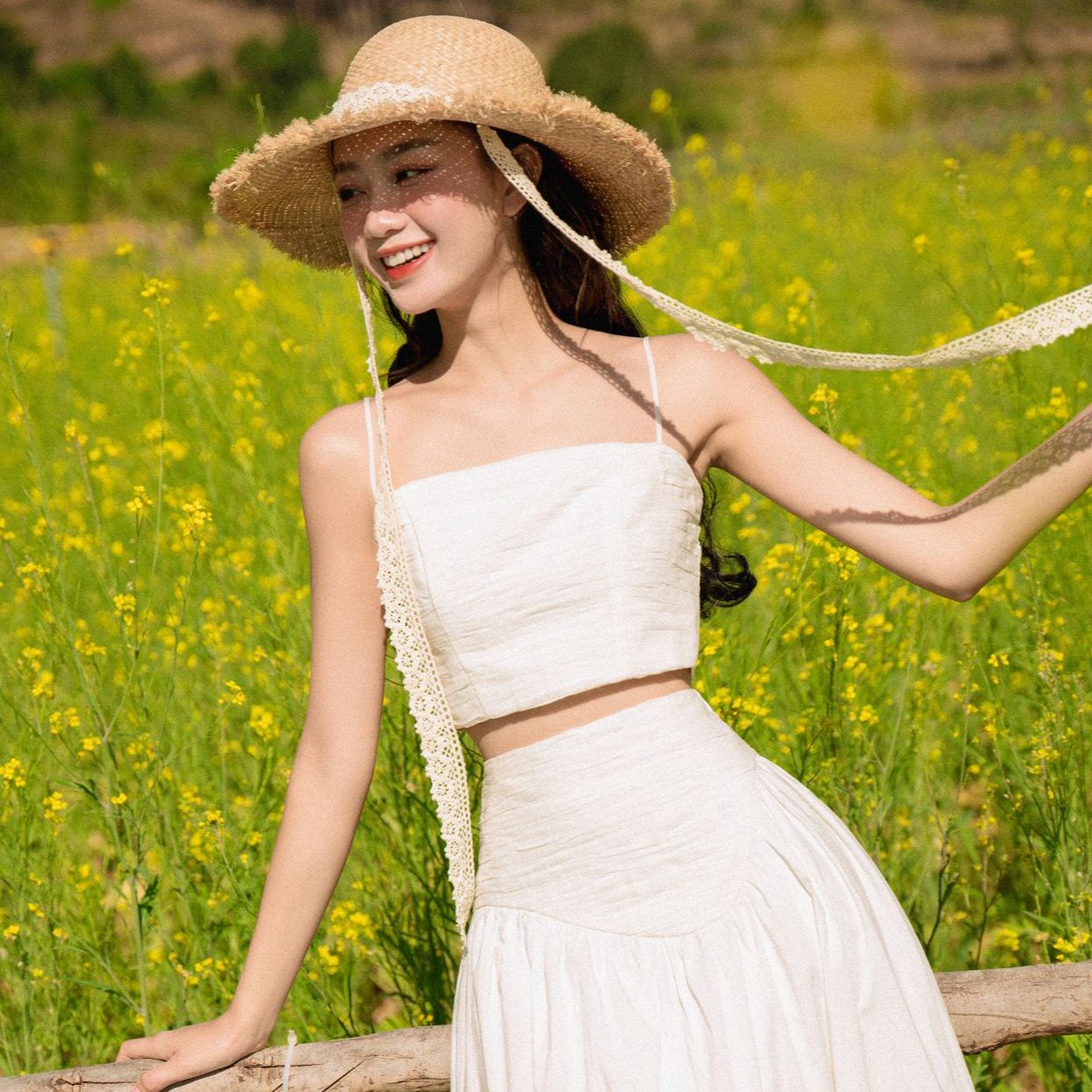 Olv - áo glam white top
