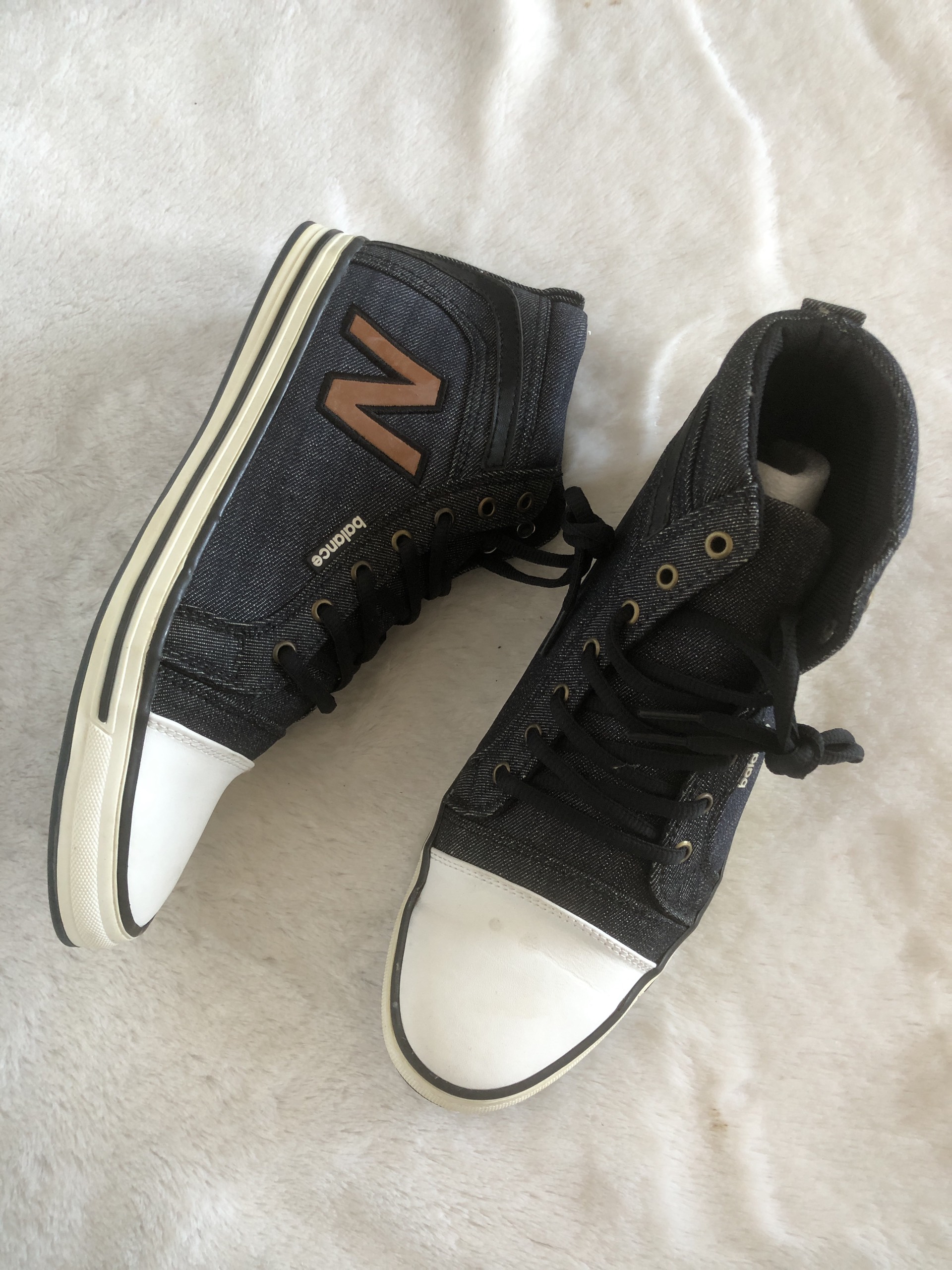 Giày thể thao cột dây cổ cao lẻ size 42/43 Sale-Hỗ trợ khâu