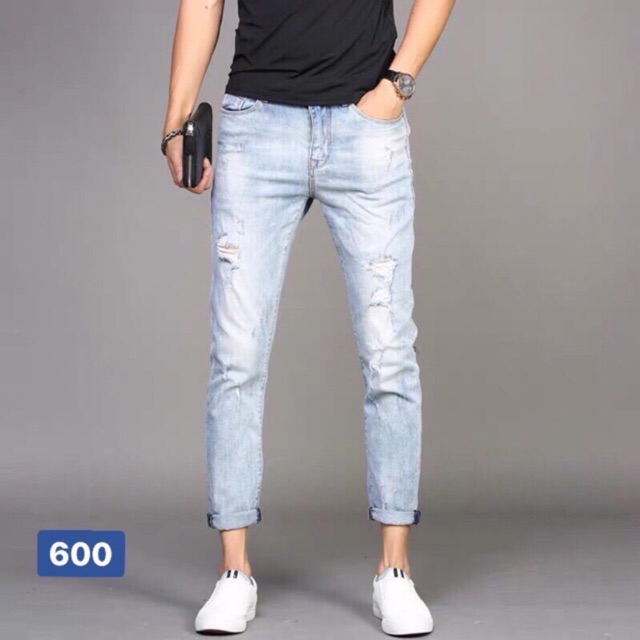 Quần jean nam màu xanh trắng nhạt rách đầu gối wash kiểu dáng đơn giản trẻ trung thiết kế với form dễ mặc thoải mái