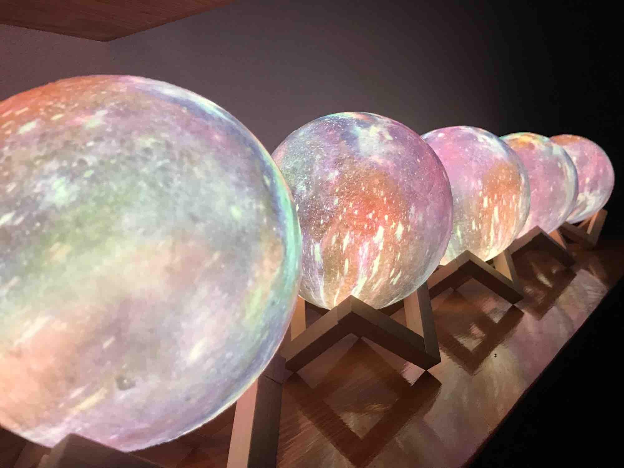 Đèn ngủ mặt trăng 3D - Galaxy 3D ver2020 tặng kèm đế gỗ