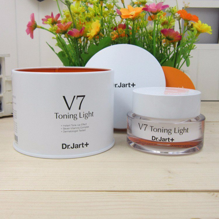 Kem dưỡng trắng da v7 toning light