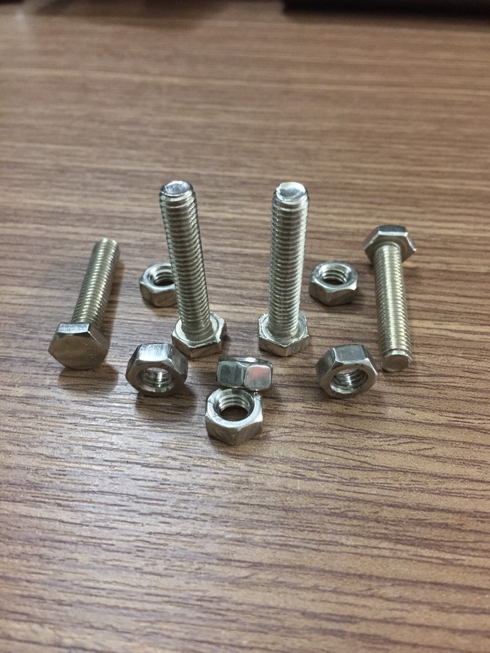 1 BỊCH 25 CON BULONG ĐAI ỐC INOX 201 6x30 M.E HOÀNG KHANG