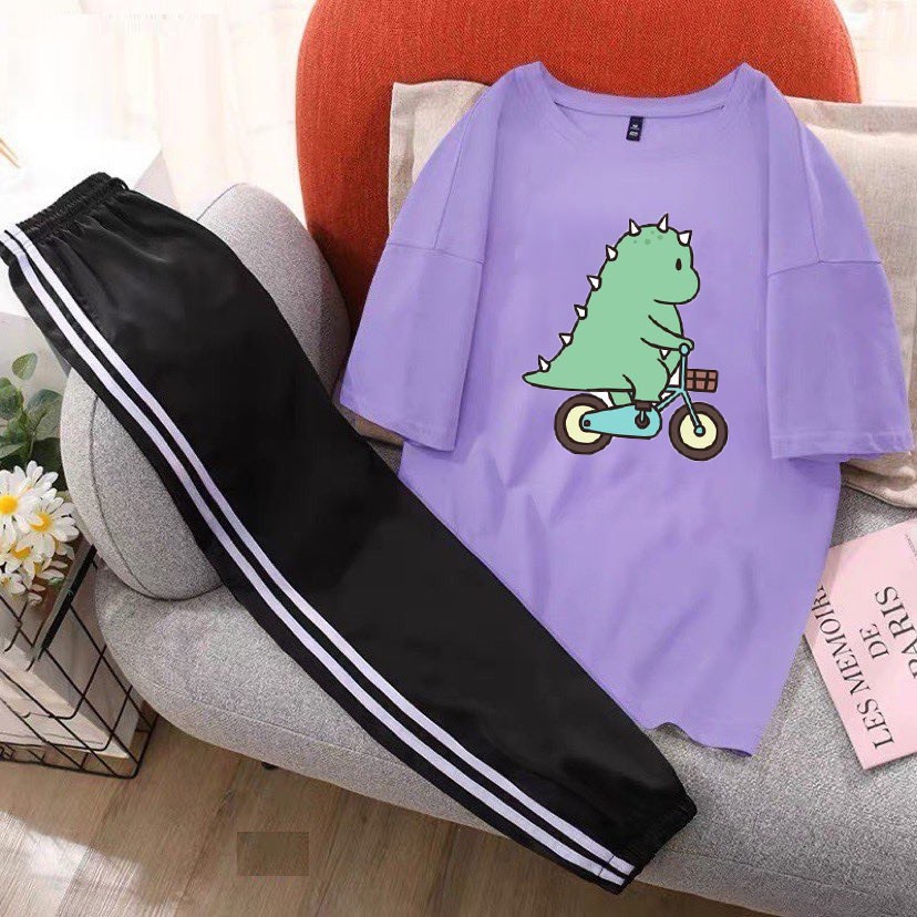 [HAN HAN SHOP 329] Sét Bộ Quần Áo Nữ Mặc Đi Chơi , Áo Thun Phông Cotton Organic In Khủng Long Đi Xe + Quần Thun Sọc Bo Chun Gấu - KA11