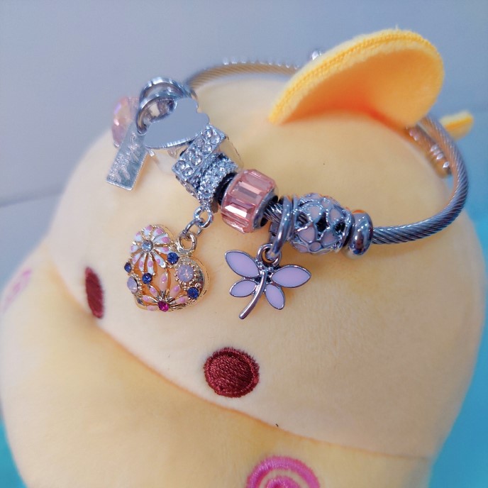 Vòng tay nữ charm dễ thương hình trái tim đính hạt thêu hoa sang trọng cá tính siêu cute G632763