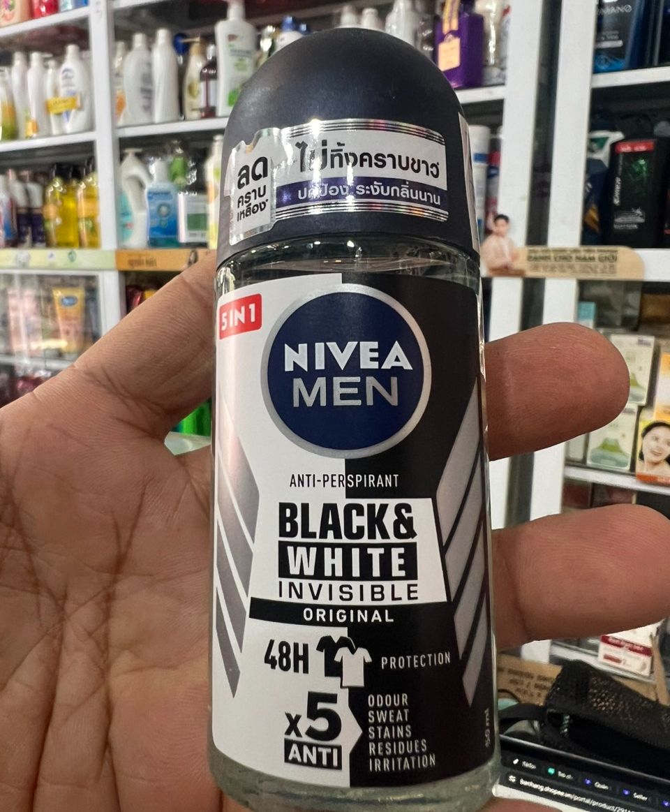 Lăn khử mùi Nivea MEN Invisible For Black & White chai 50ml