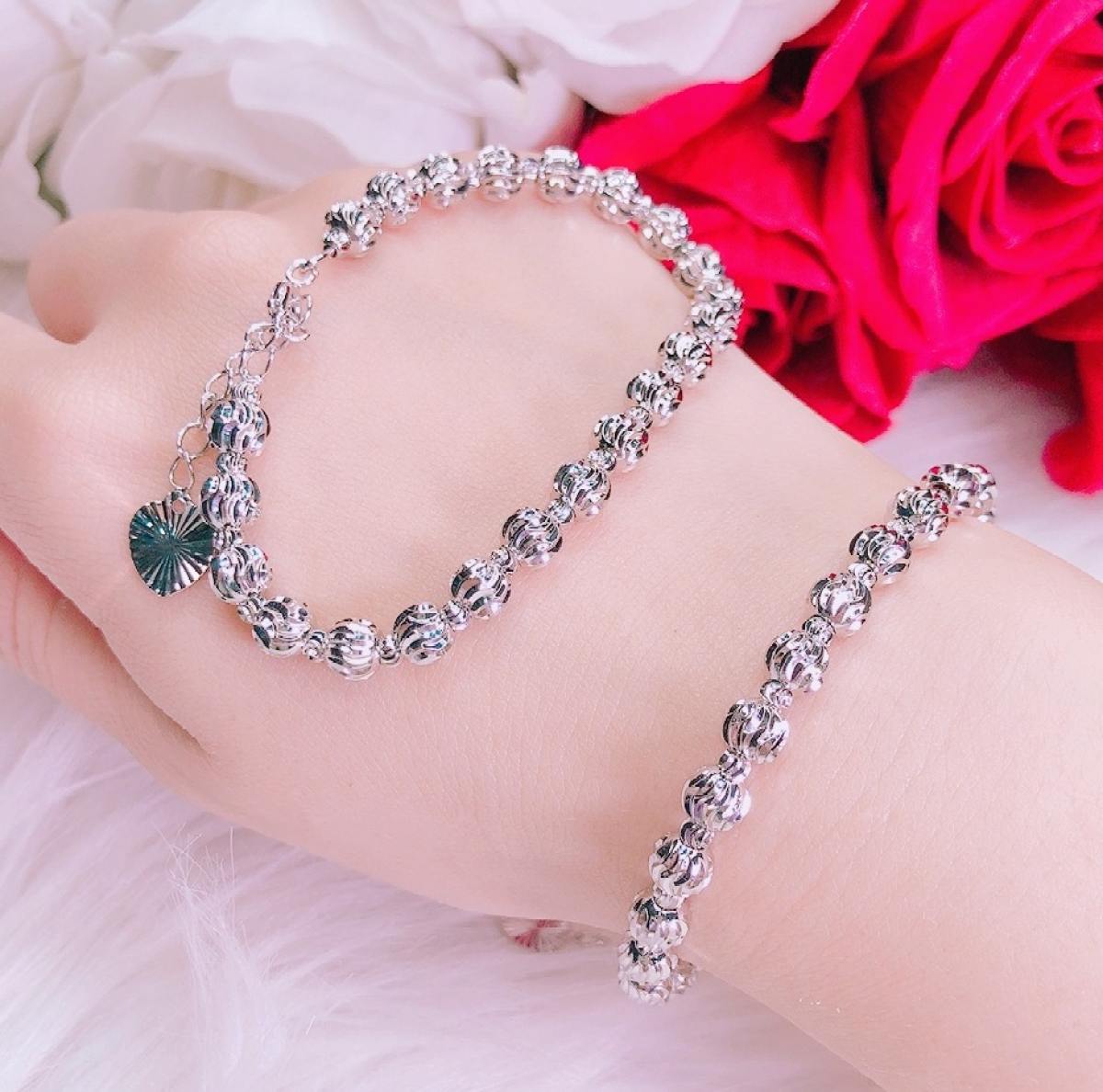 Lắc tay bi mạ bạc nữ, lắc tay nữ đẹp mạ bạch kim cao cấp bi tròn 26R to nhỏ xen kẽ chạm khắc hoa văn thiết kế sang trọng nữ tính dễ thương TRANG SỨC Green LL01 - đeo đi tiệc đi chơi làm công sở cực sang chảnh và quý phái