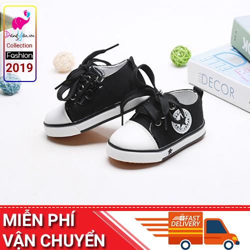 - Giày thể thao cho bé