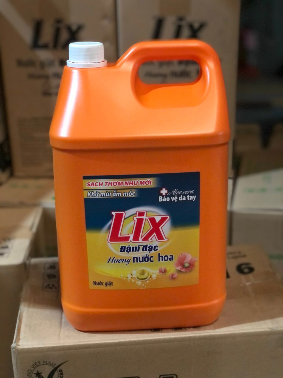 Nước giặt lix hương hoa can 9kg