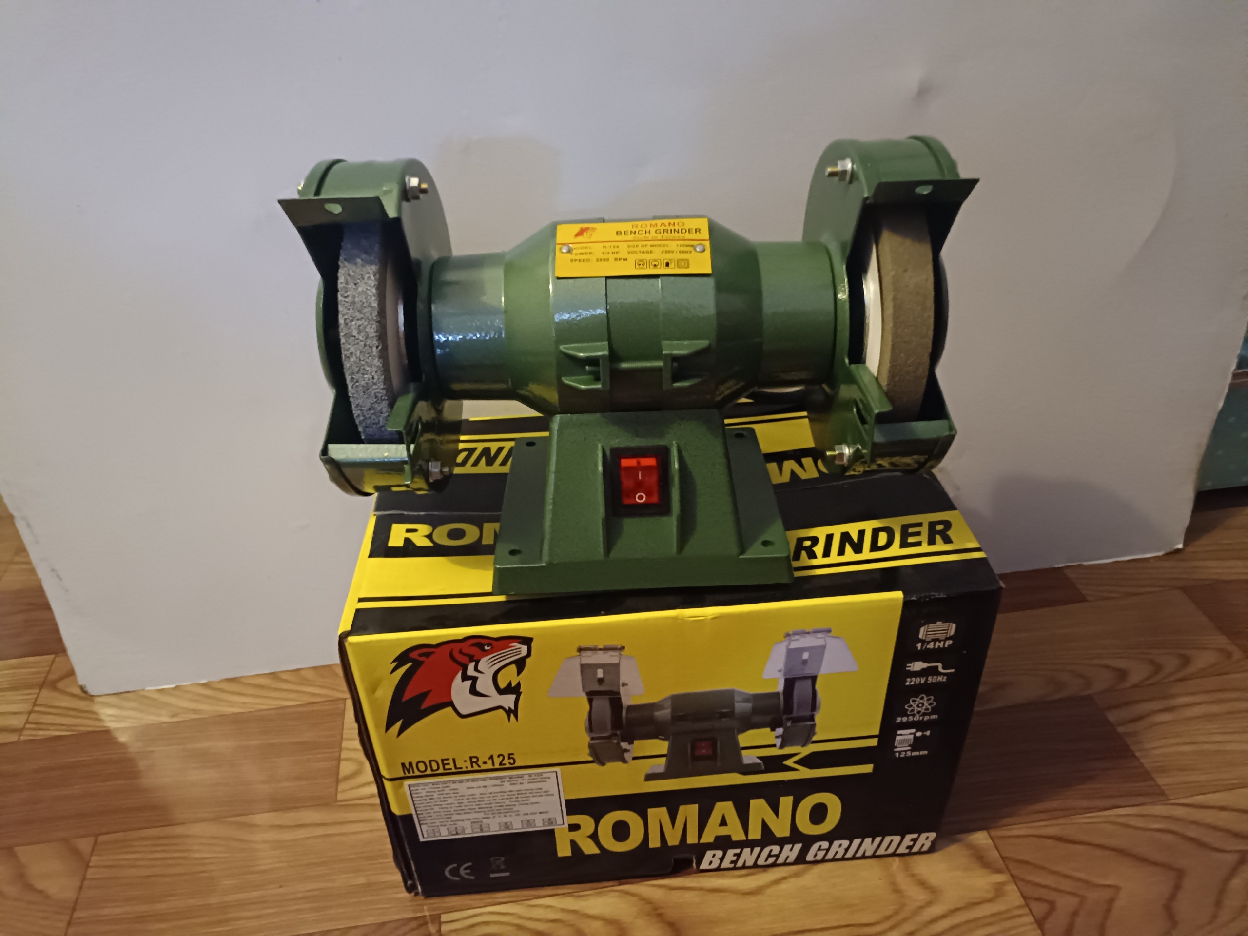 Máy mài 2 đá " bench grinder" romano