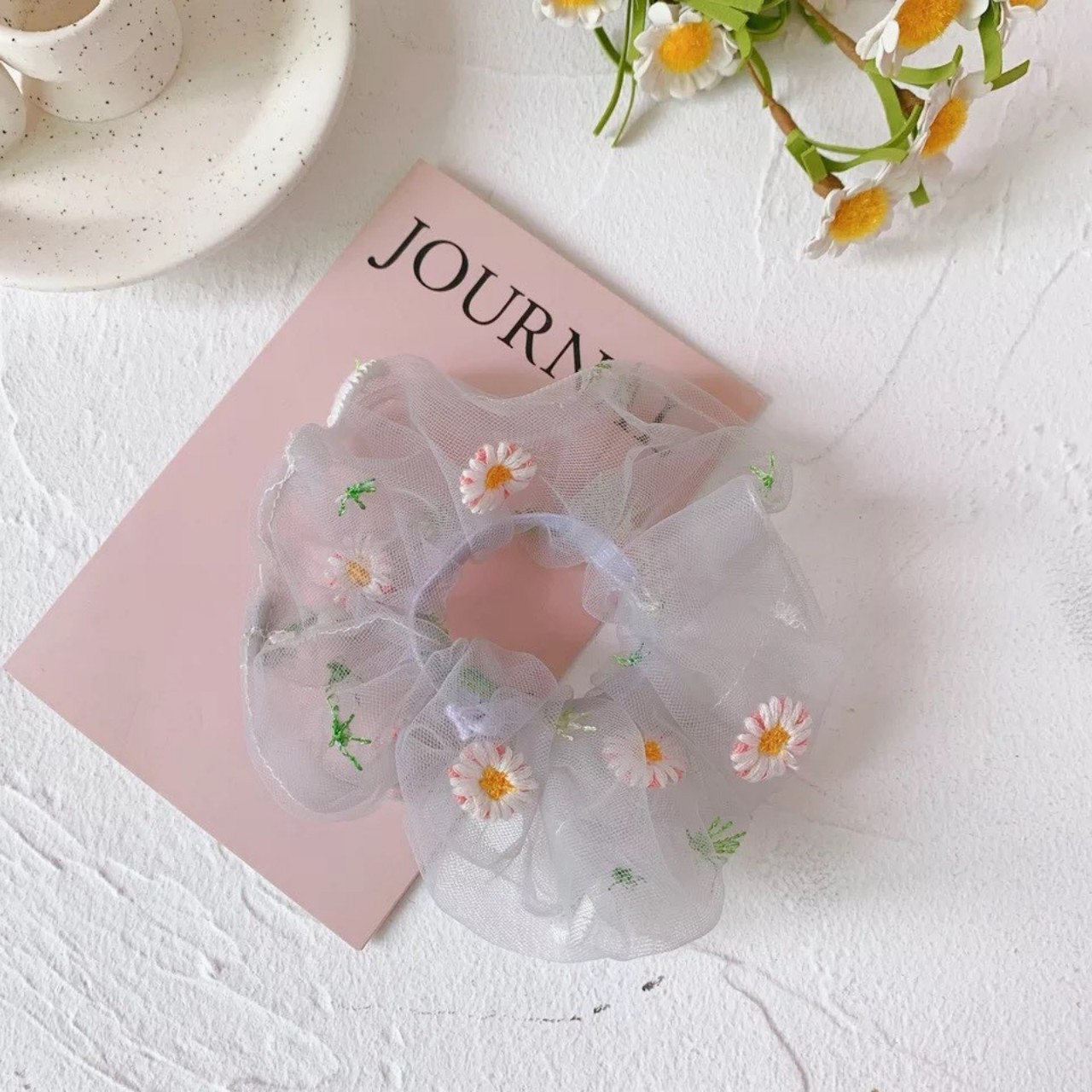 Bảng 2-Thun Cột Tóc Vải Scrunchies Hoa Cúc Daisy Lưới Mỏng Mộng Mơ Vòng Đeo Tay Daisy - Vani Store