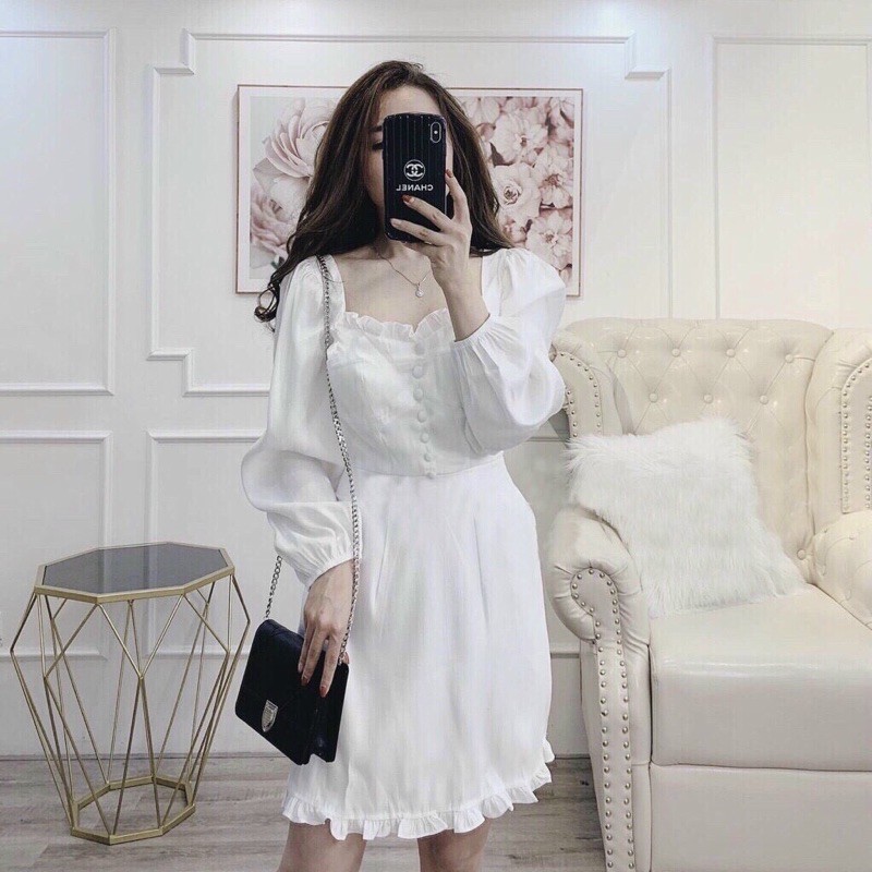 Đầm trắng cổ bèo, tay dài, nút bọc ms100