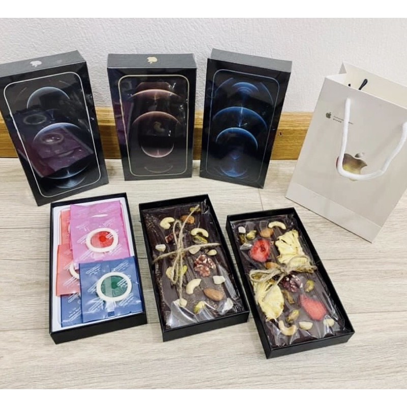 Iphone promax nhân kẹo dẻo bao cao su, kẹo socola, bộ quà tặng sinh nhật tháng 6