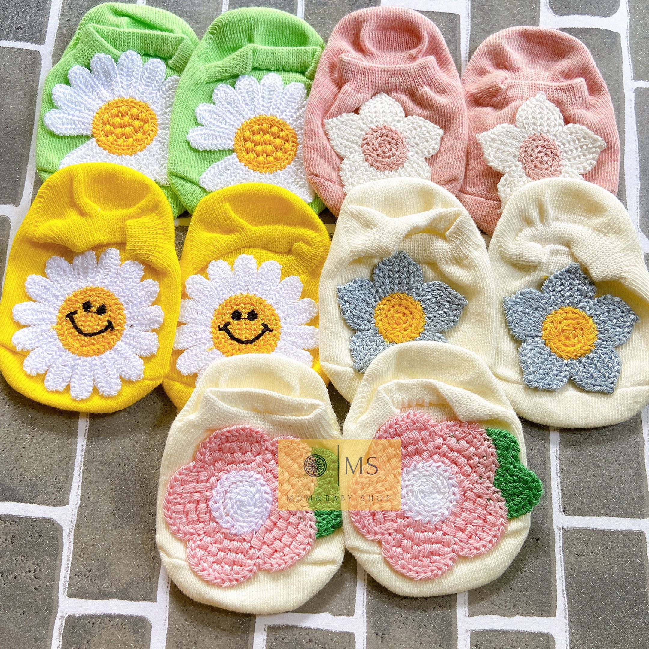 Tất thêu hình hoa siêu xinh cho bé ♥️♥️freeship♥️♥️đế chống trượt♥️♥️