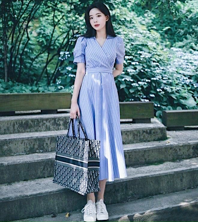 Đầm sọc xanh cổ bẻ form dài