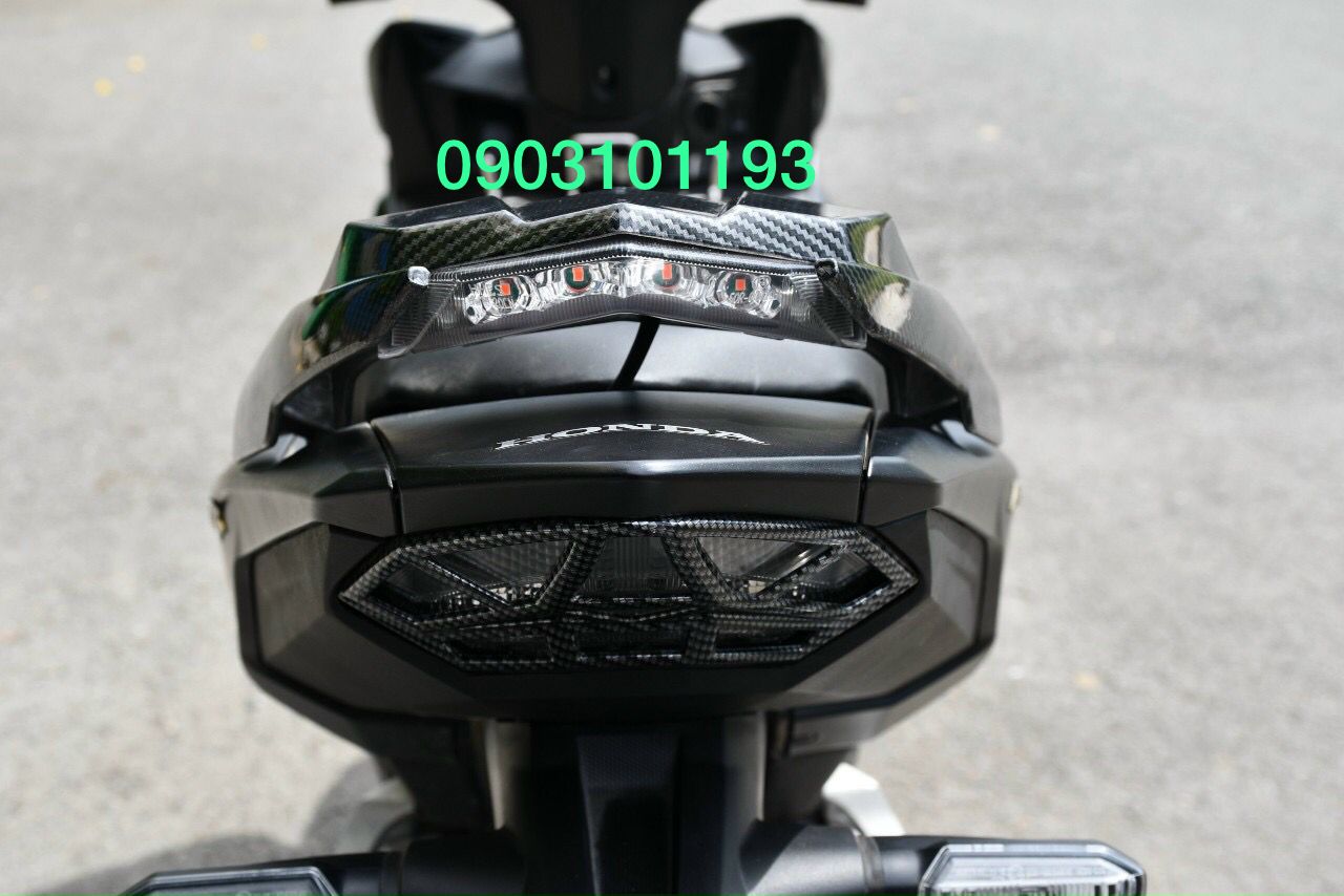 Tay dắt/ Cảng sau đèn xe Winner 150- Winner X kiểu Spark màu Cacbon.