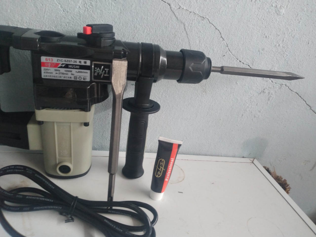Máy khoan đục hugong 613 2-26 công suất 1050w
